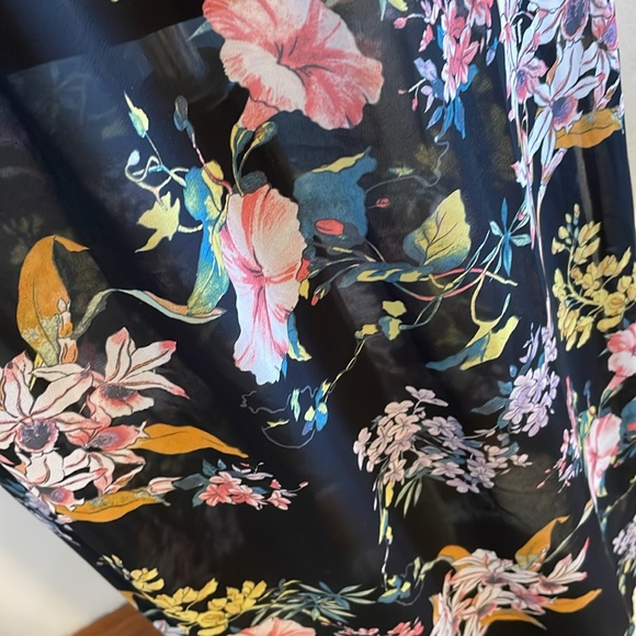 H&M Divided-flower maxi skirt-beautiful flower print- 2 slits-perfect condition - Picture 3 of 6
